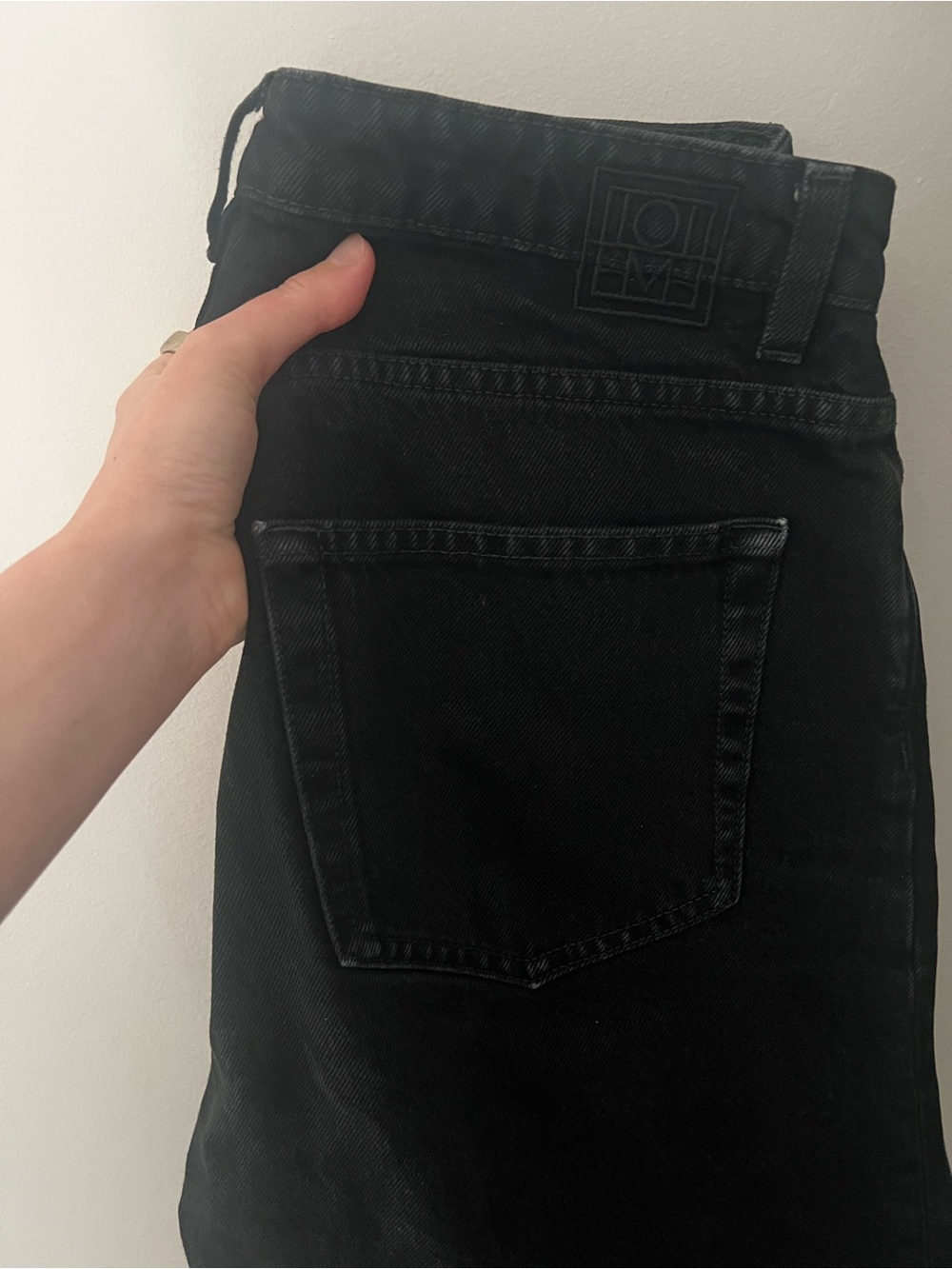 Toteme Barrel High-Rise Black Jeans - Picture 6 of 6